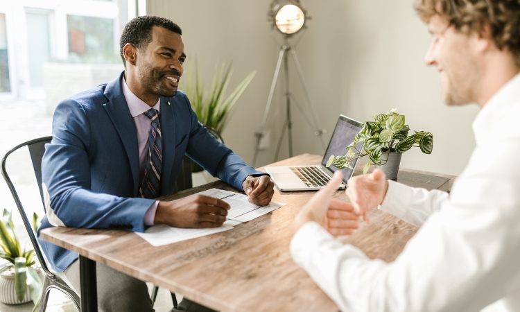 Agente de seguros: funciones, competencias y formación