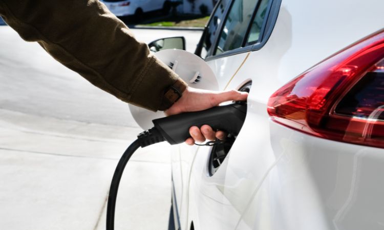Conoce los 3 modos de carga de vehículos eléctricos, sus diferencias, ventajas y cuál se adapta mejor a las necesidades diarias.
