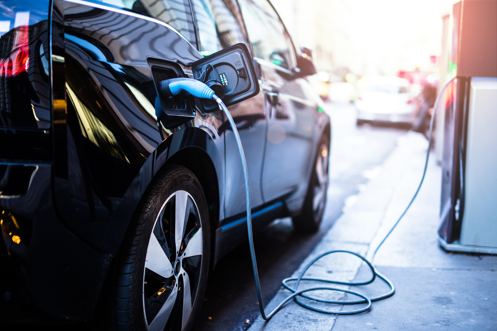 Descubre las características del cargador de un coche eléctrico